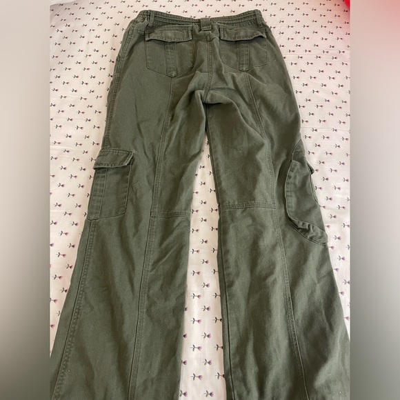 Brandy Melville Kim Cargo Pants - Picture 4 of 12